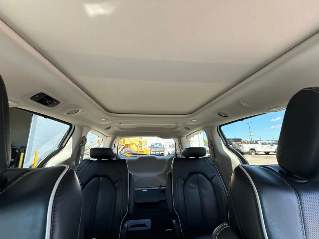 Used 2024 Bright White Clearcoat Chrysler Limited image 28