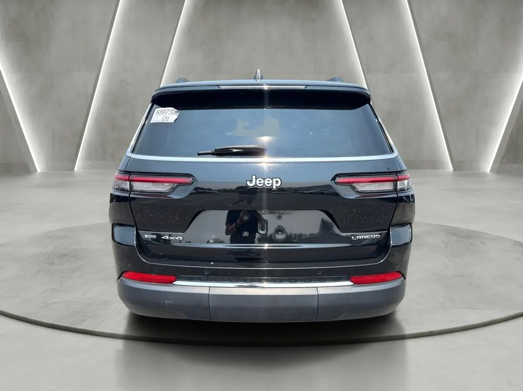 Used 2022 Black Jeep Laredo image 6
