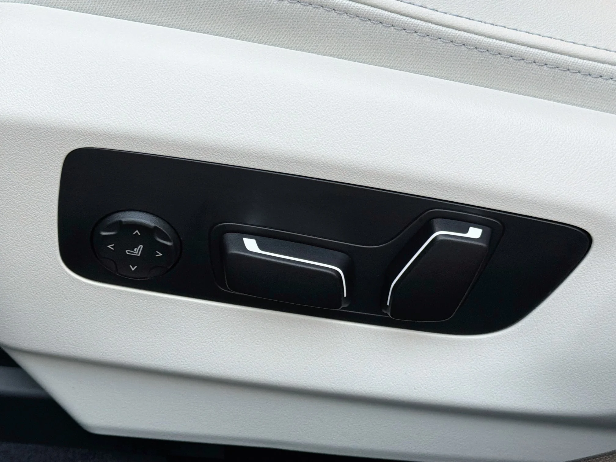 New 2027 Black Sapphire Metallic BMW 530i image 25