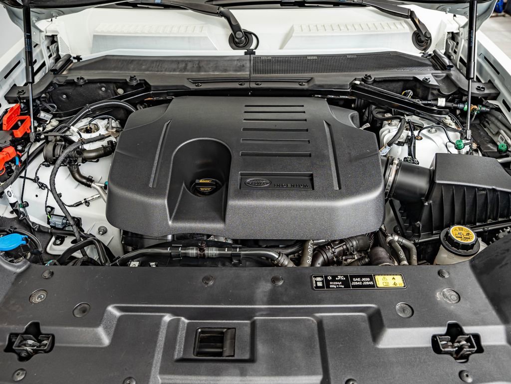 Used 2023 Fuji White Land Rover X-Dynamic SE image 40