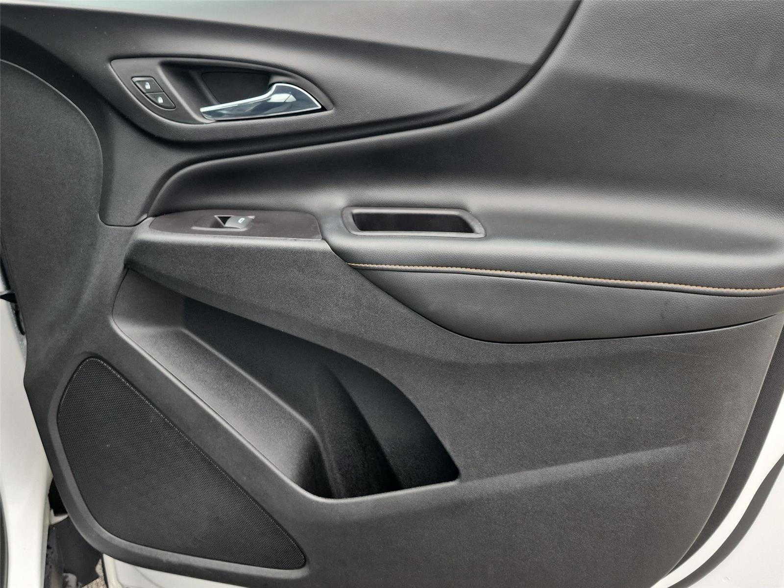 Used 2019 Iridescent Pearl Tricoat Chevrolet Premier image 34