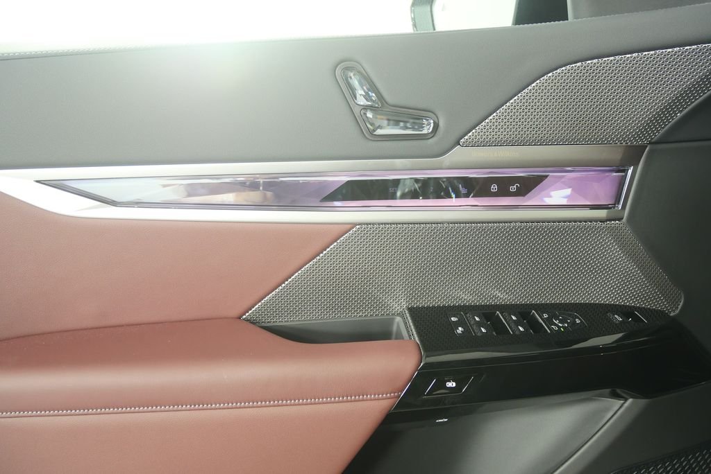 New 2026 Black Sapphire Metallic BMW 740i image 8