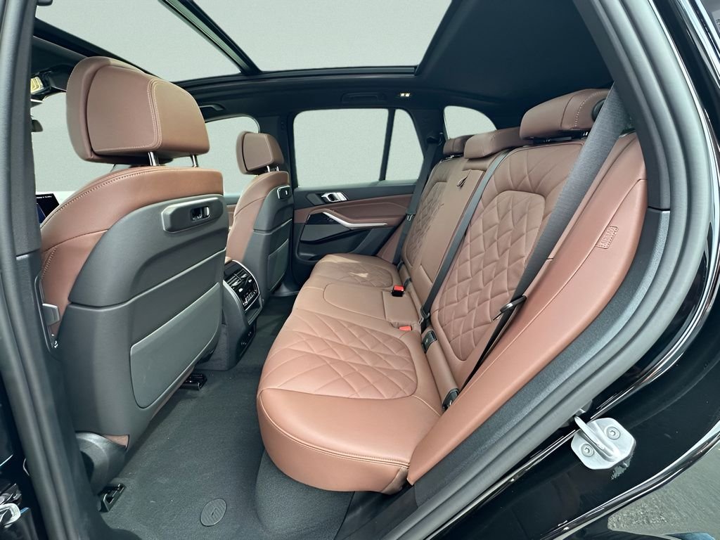 New 2026 Black Sapphire Metallic BMW xDrive50e image 22