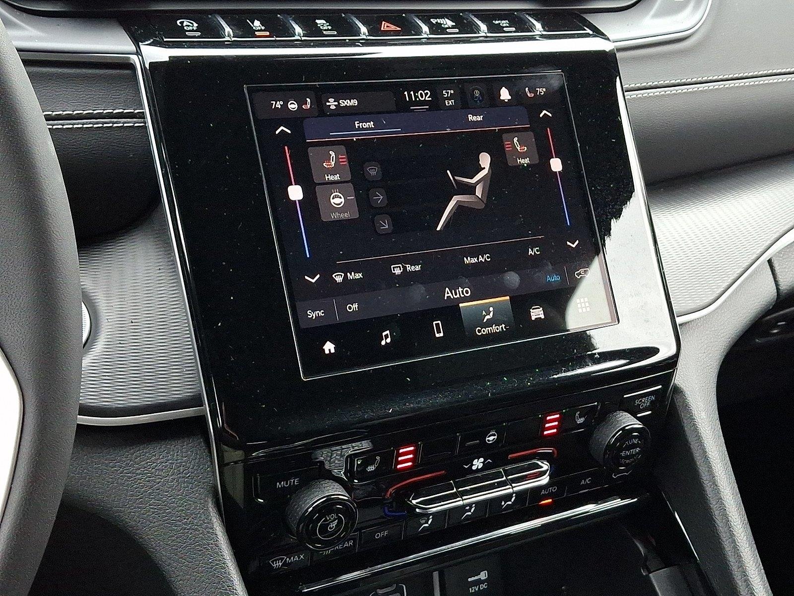 Used 2023 Diamond Black Crystal Pearlcoat Jeep Altitude X image 18