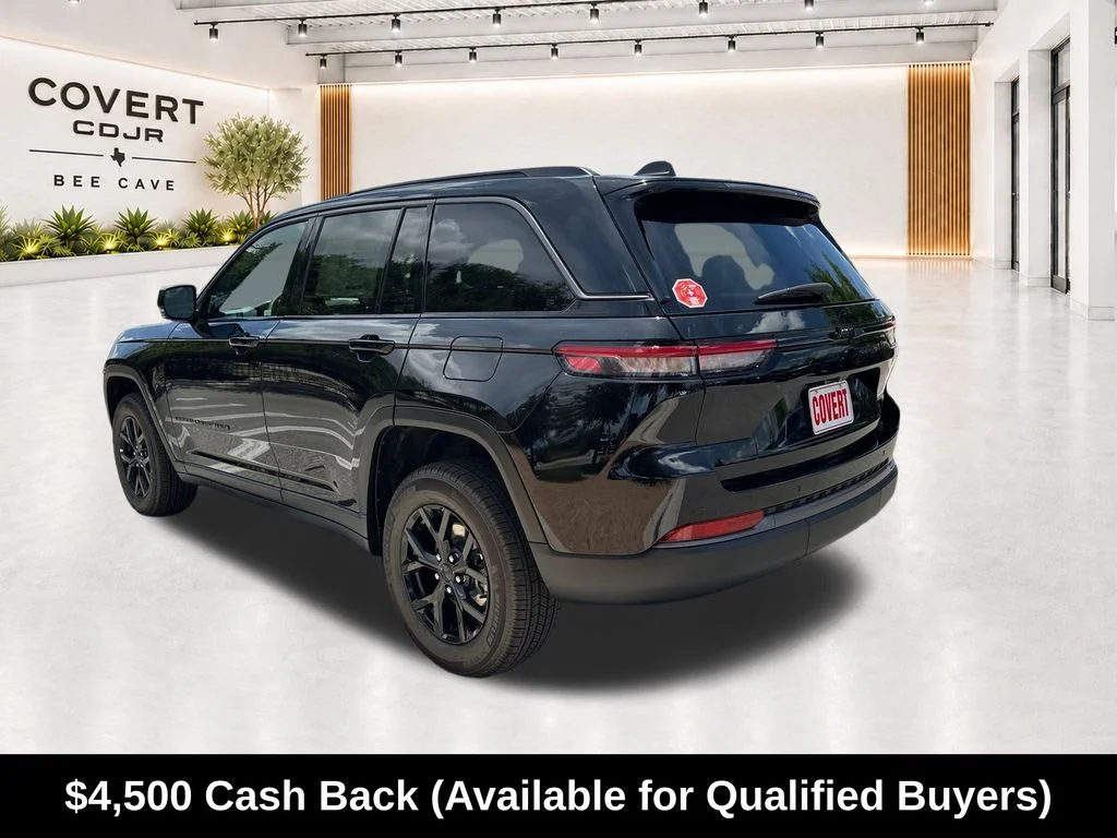 New 2026 Diamond Black Crystal Pearl-Coat Exterior Paint Jeep Laredo Altitude image 8