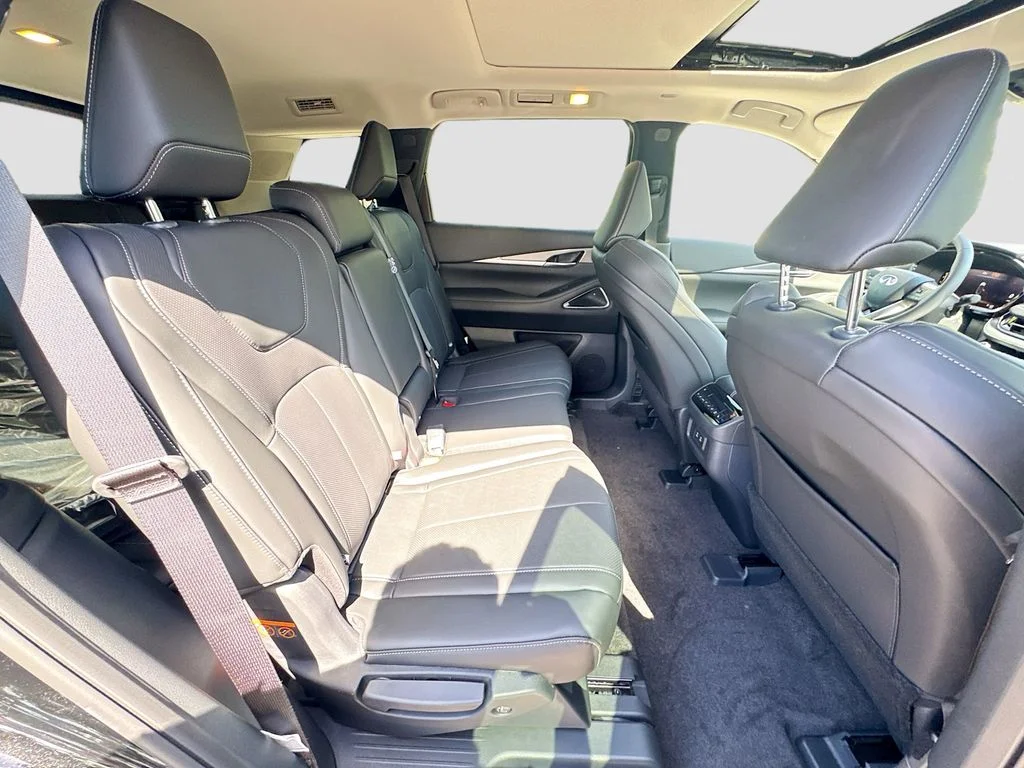 New 2027 MINERAL BLACK INFINITI Luxe FWD image 30