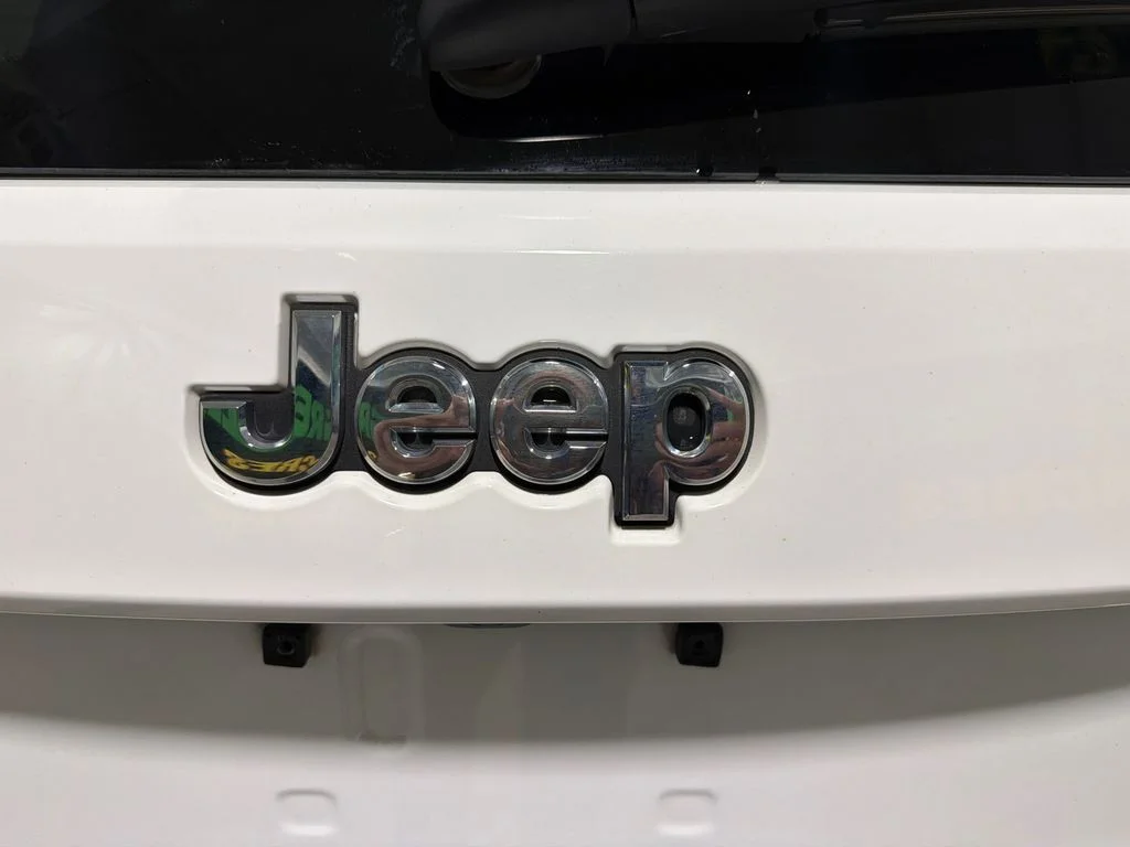 Used 2015 Bright White Clearcoat Jeep Laredo image 8