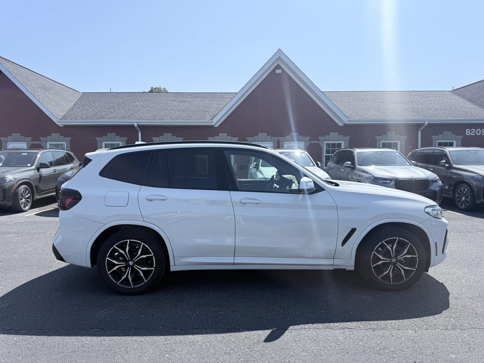 Used 2022 Alpine White BMW xDrive30i image 9