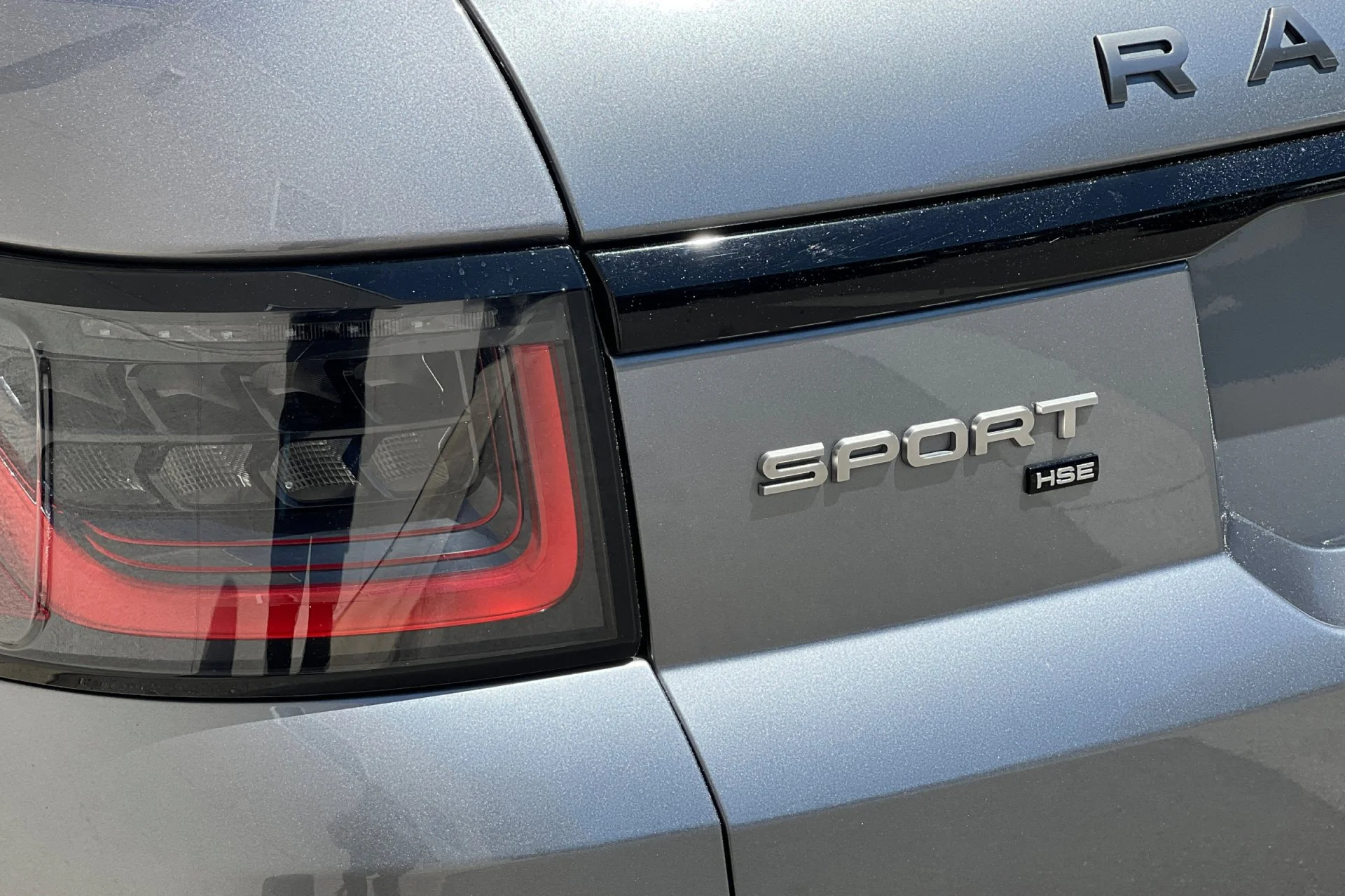 Used 2022 Eiger Grey Metallic Land Rover HSE Silver Edition image 12