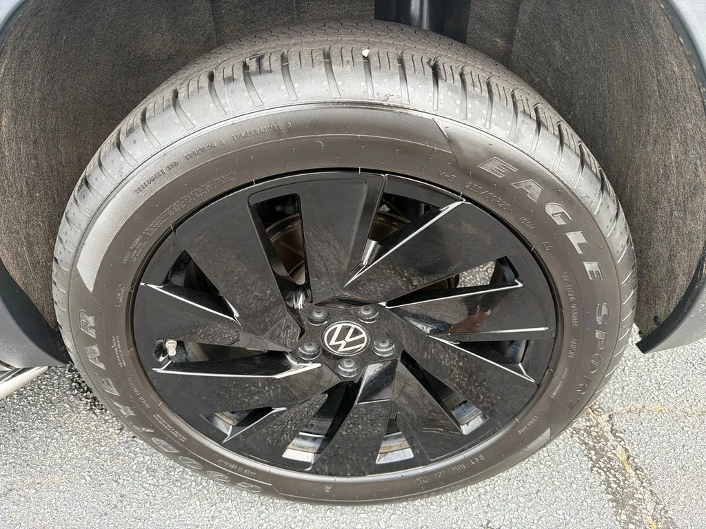 Used 2024  Volkswagen 2.0T SE w/Technology image 20