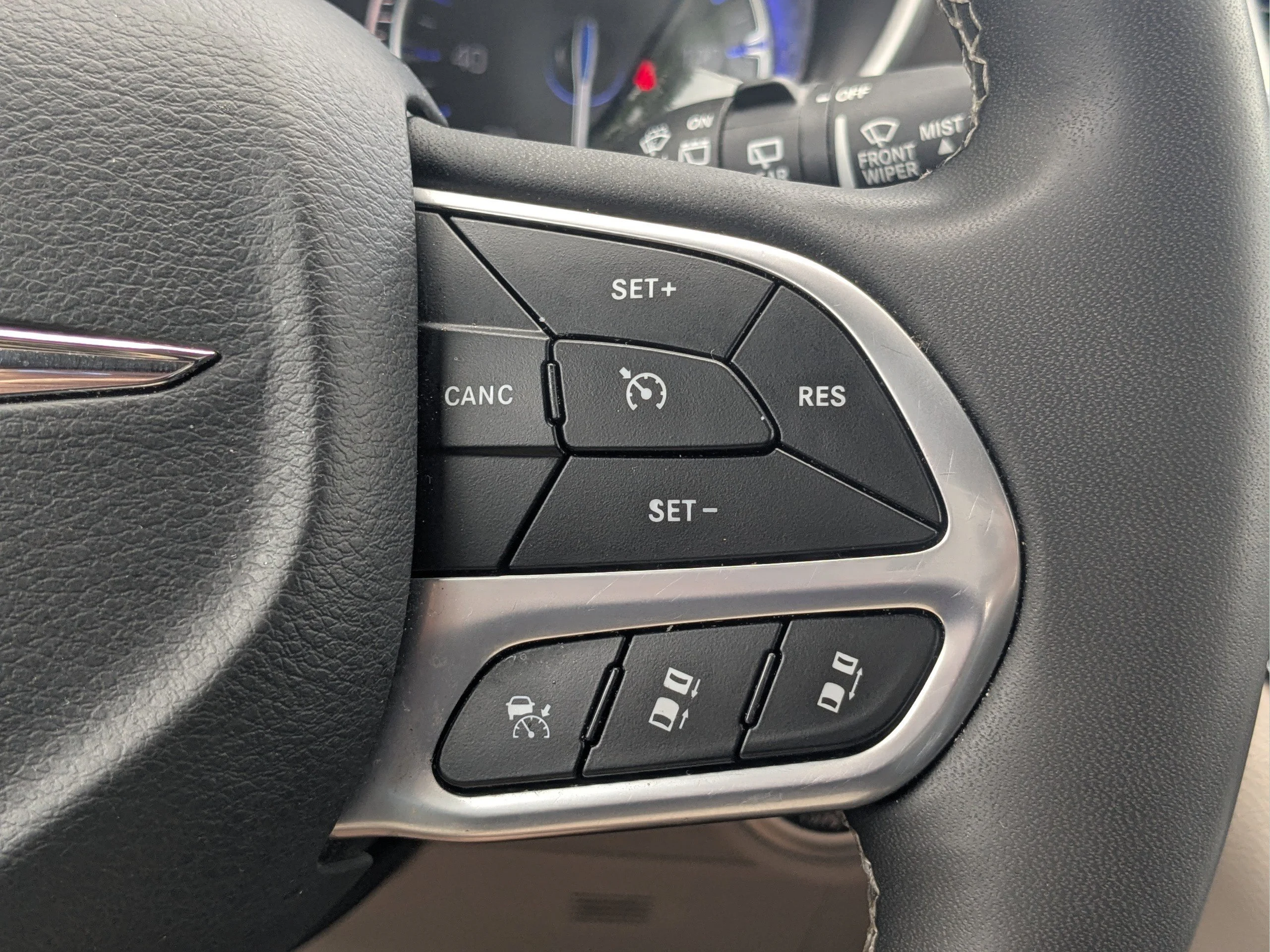 Used 2024 Diamond Black Crystal Pearlcoat Chrysler Touring L image 20