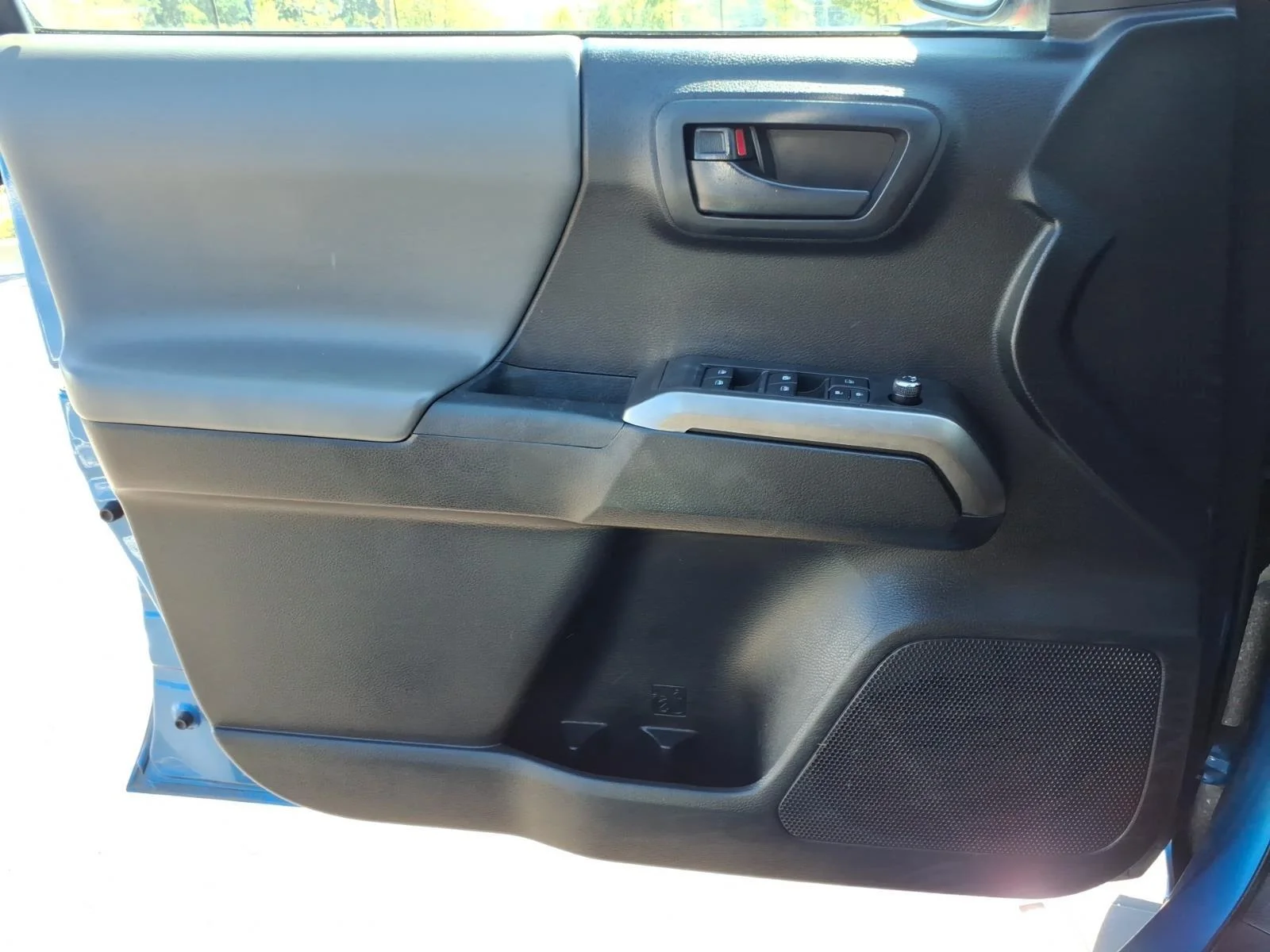 Used 2017 Blazing Blue Pearl Toyota SR5 image 29