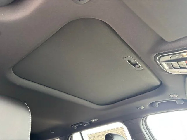 New 2026 Bright White Clear-Coat Exterior Paint Jeep Altitude image 8