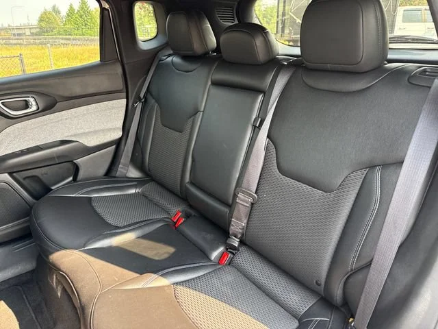 Used 2024 Silver Zynith Metallic Clearcoat Jeep Latitude image 16