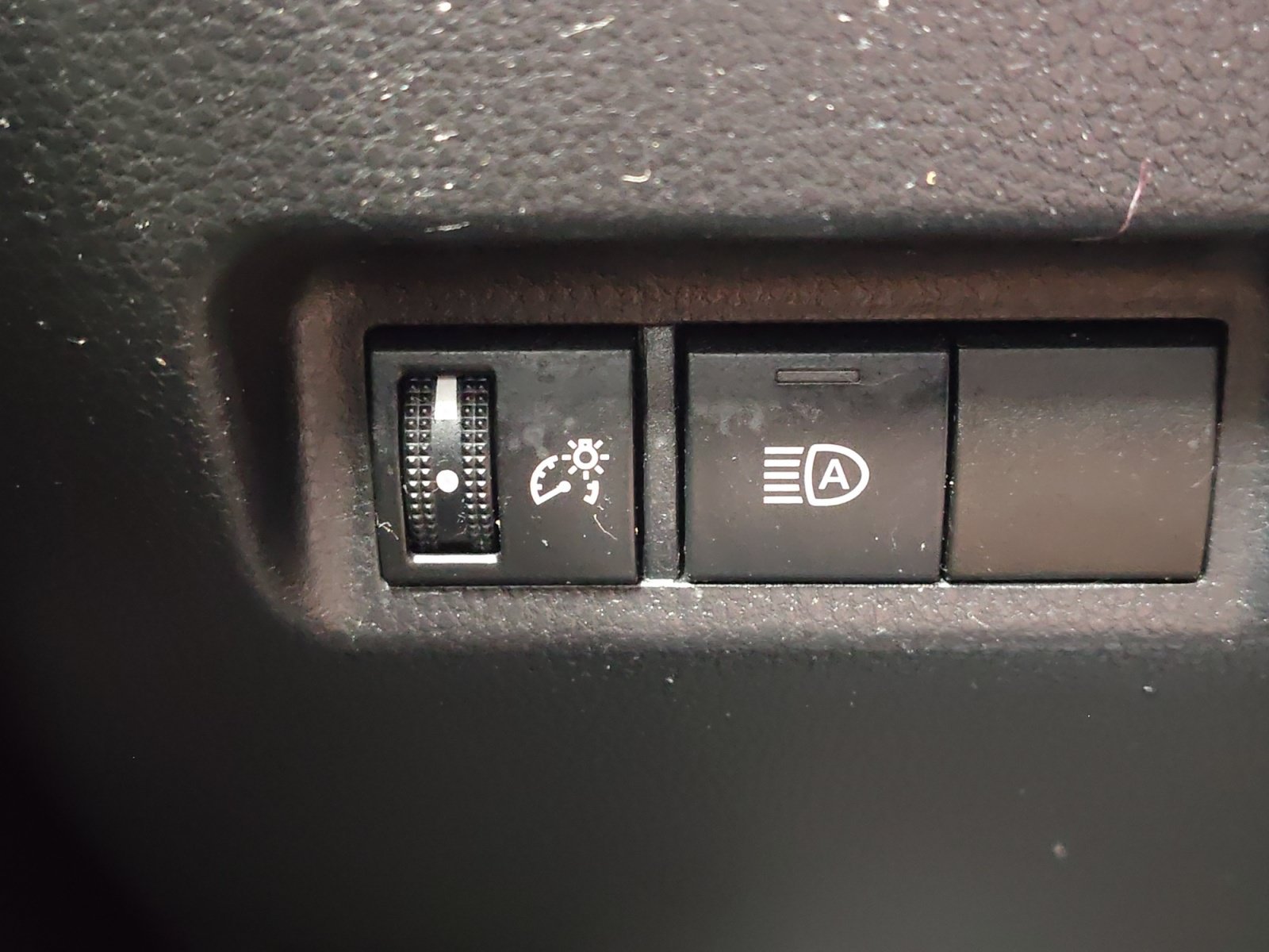 Used 2021 Magnetic Gray Metallic Toyota XLE image 26