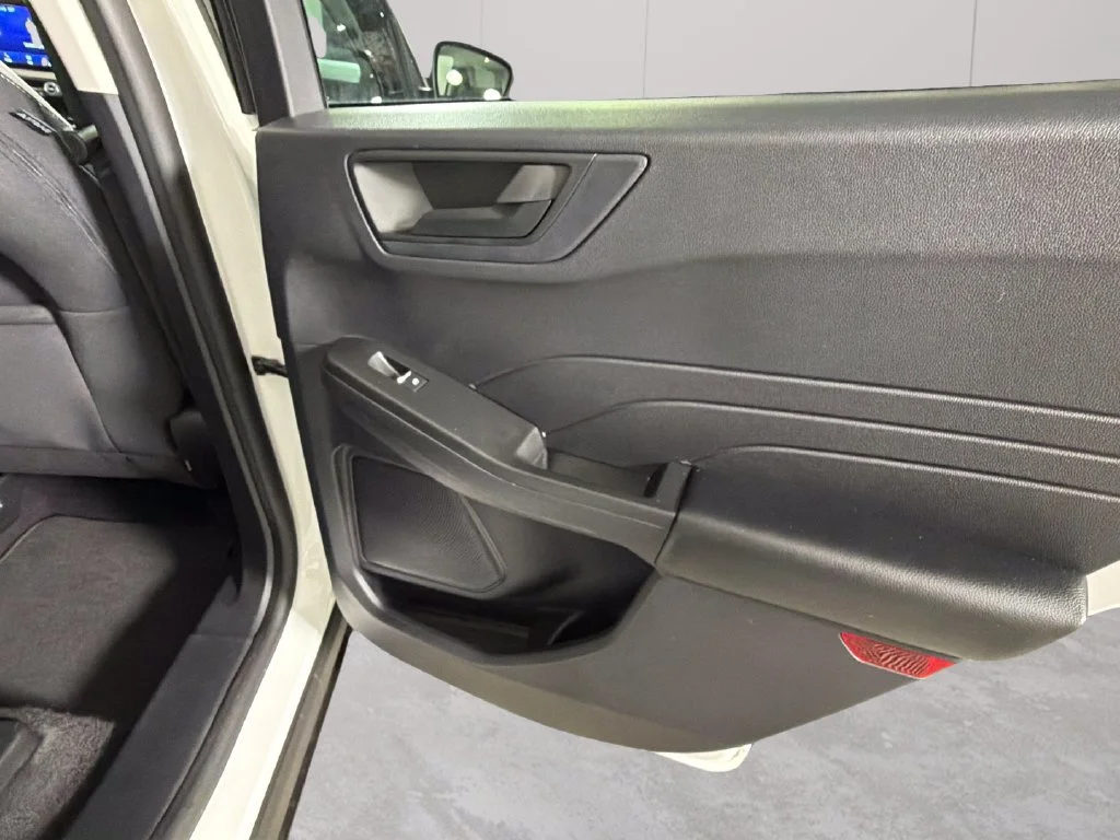 Used 2022  Ford SE image 33