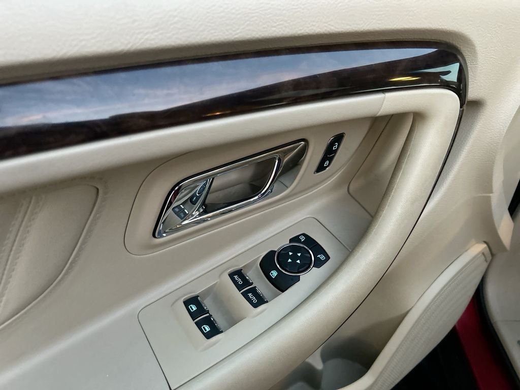 Used 2019  Ford Limited image 27