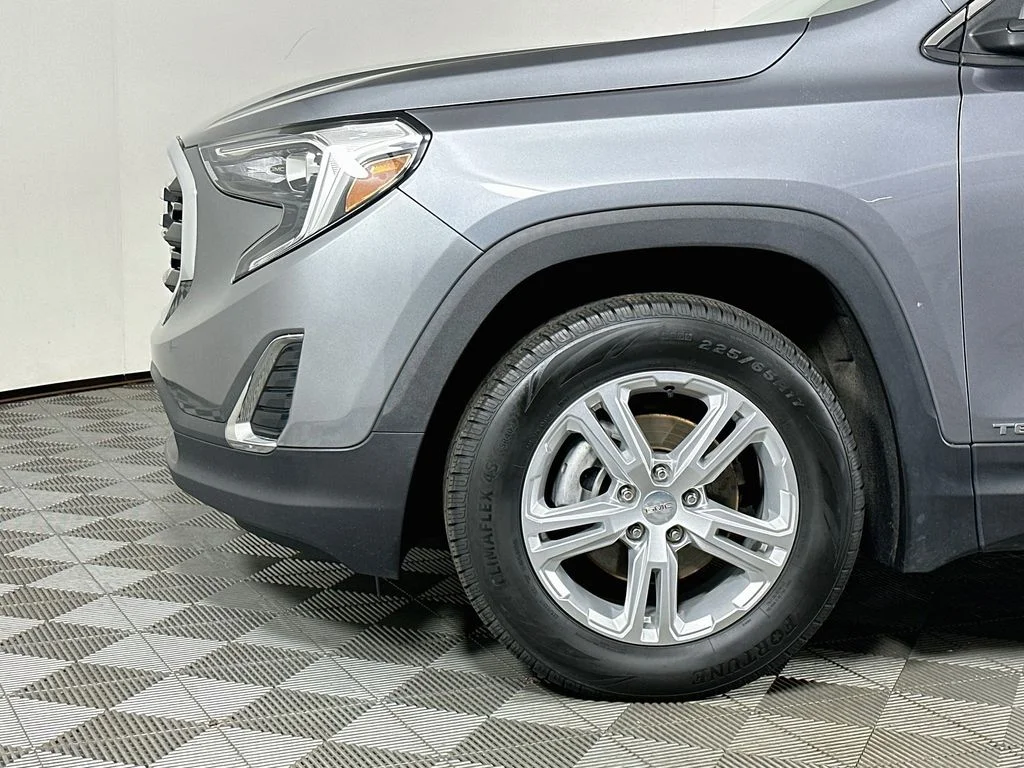 Used 2019 Steel Metallic GMC SLE image 9