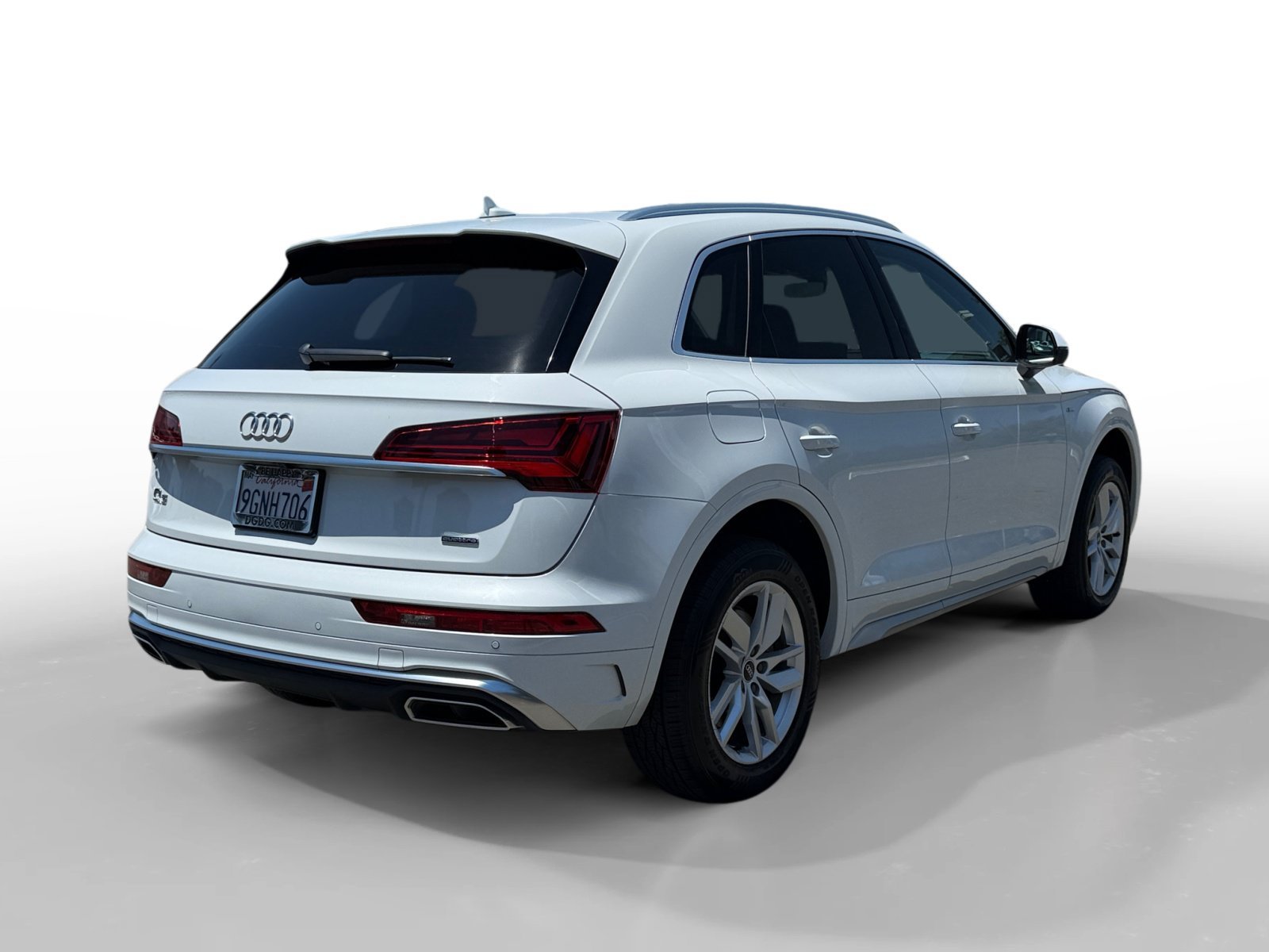 Used 2023 Glacier White Audi 45 S line Premium image 5