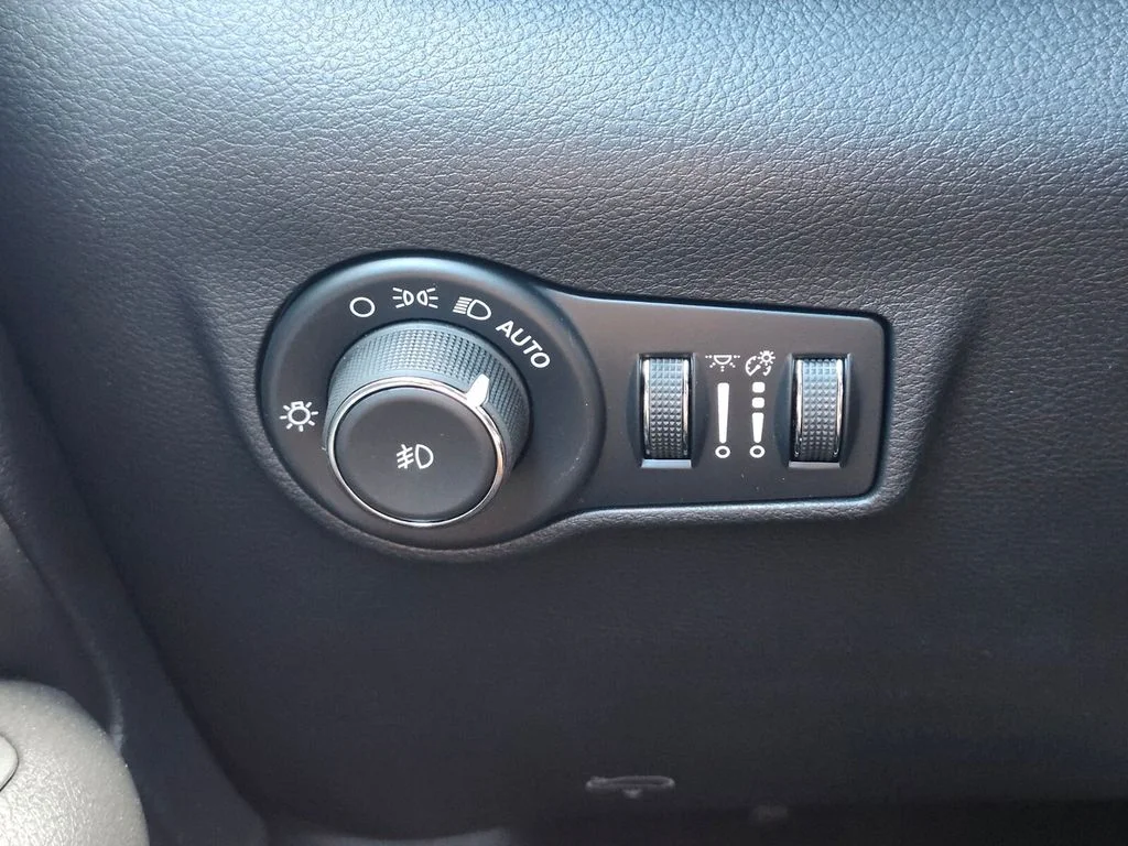 New 2026 Fathom Blue Pearl Coat Jeep Latitude image 24
