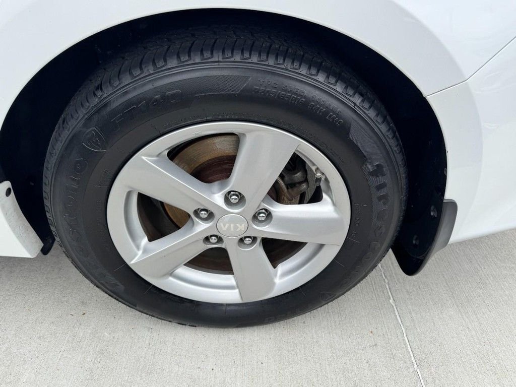 Used 2014 White Kia LX image 7