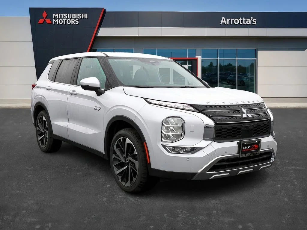 2025 Mitsubishi Outlander Plug-in Hybrid SE S-AWC's photo