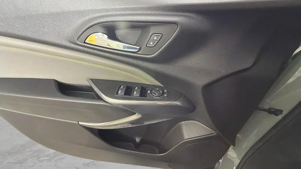 Used 2025 Cacti Green Chevrolet ACTIV image 26