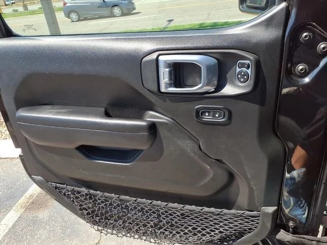 Used 2024  Jeep Rubicon image 15