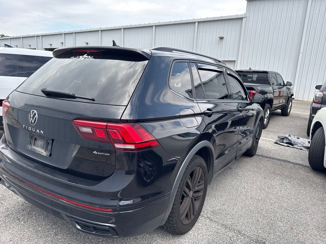 Used 2022 Black Volkswagen 2.0T SE R-Line Black image 8