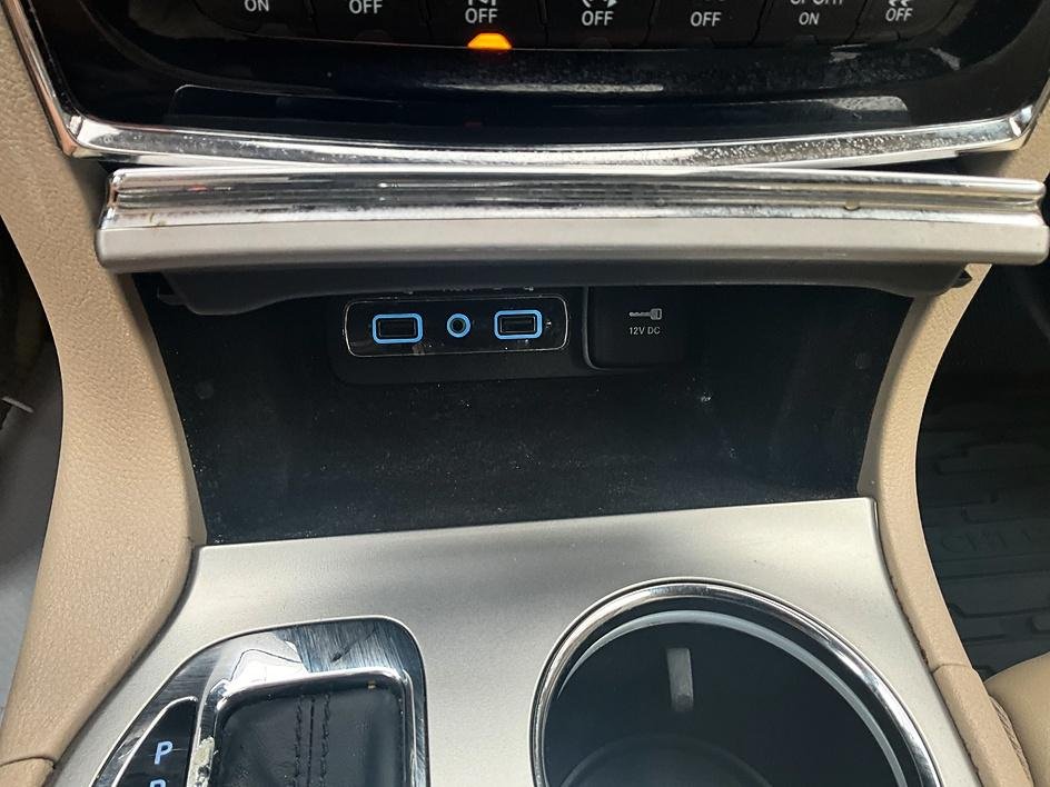 Used 2019 Gray Jeep Limited image 22