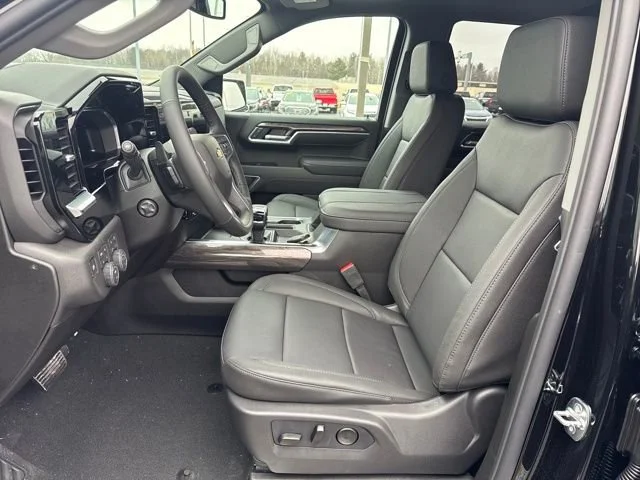 2026 Chevrolet Silverado 1500 LTZ - Photo 15