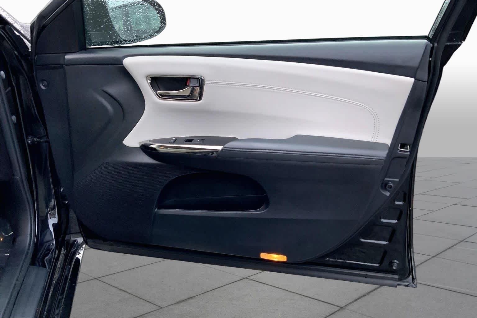 Used 2016 Midnight Black Metallic Toyota XLE image 22