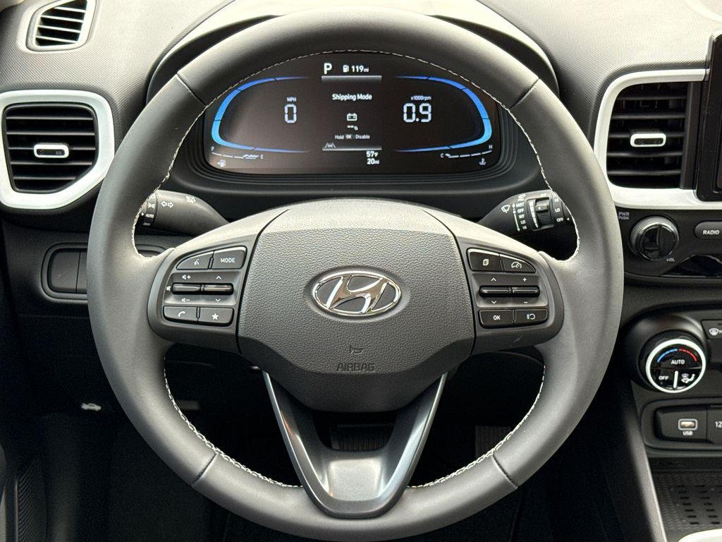 2025 Hyundai Venue Limited - Photo 12