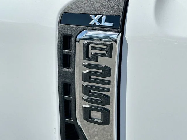 New 2026 Oxford White Ford XL image 17