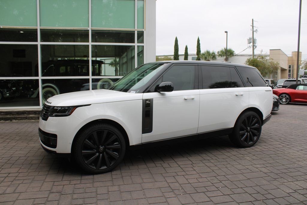 Used 2024 White Land Rover SV image 1