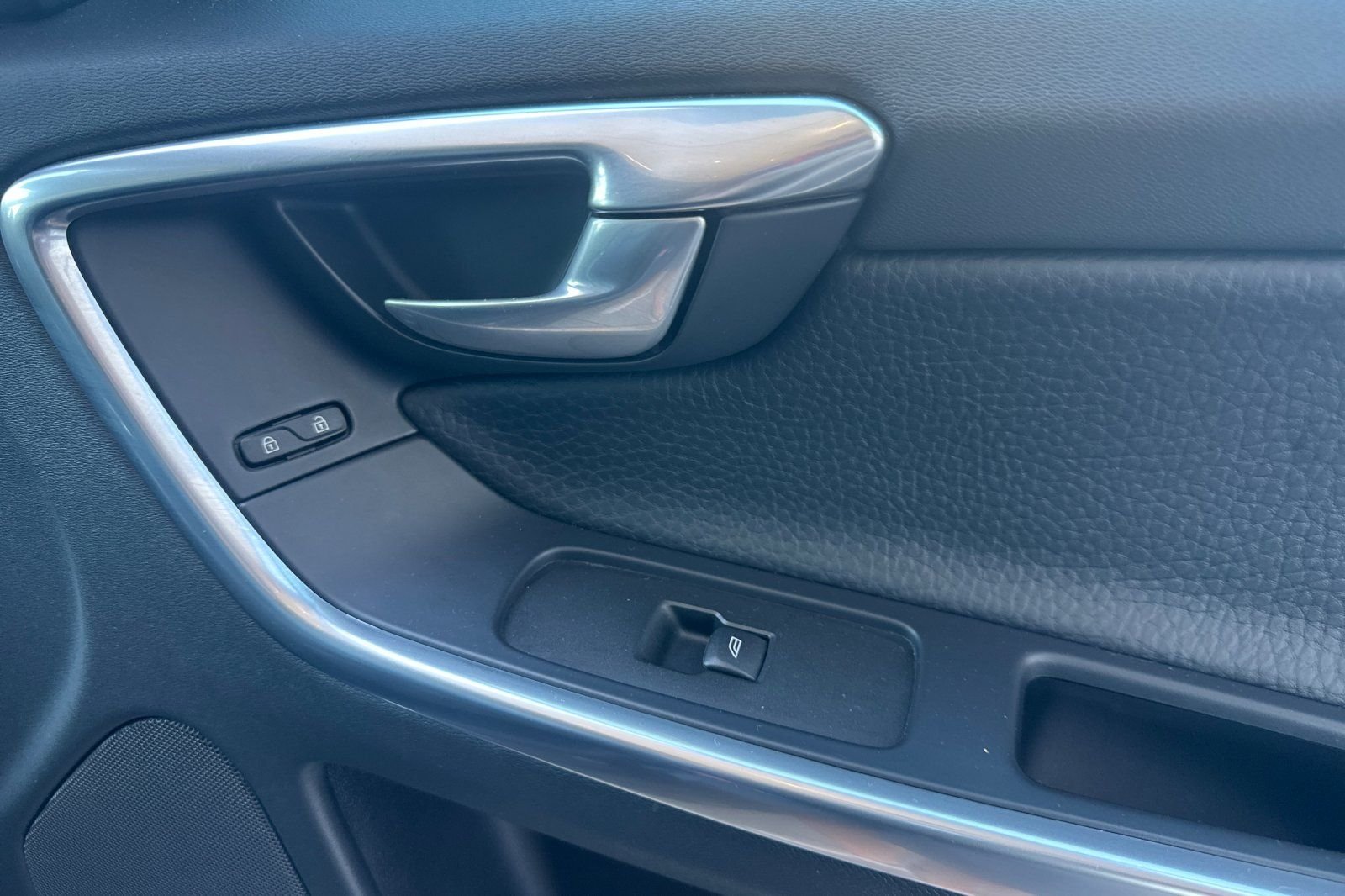 Used 2014  Volvo  image 18