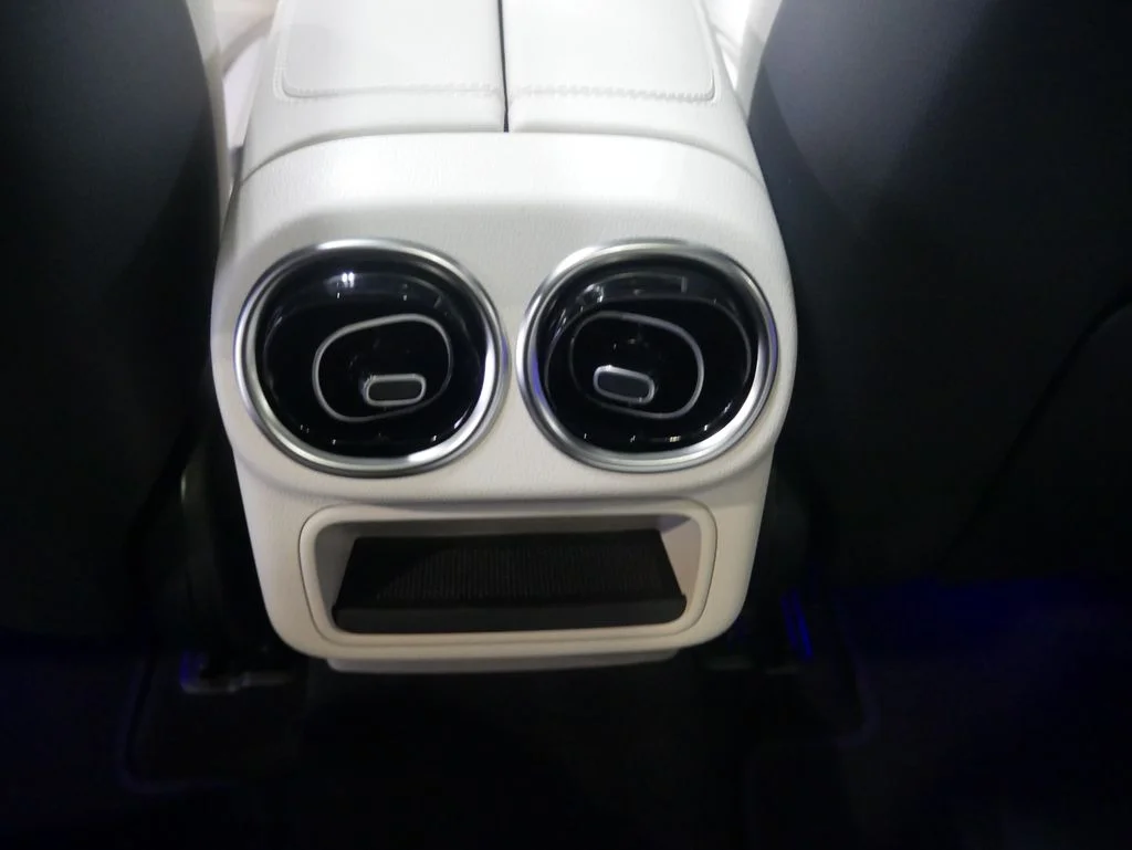 New 2026 Polar White Mercedes-Benz GLC 300 image 36