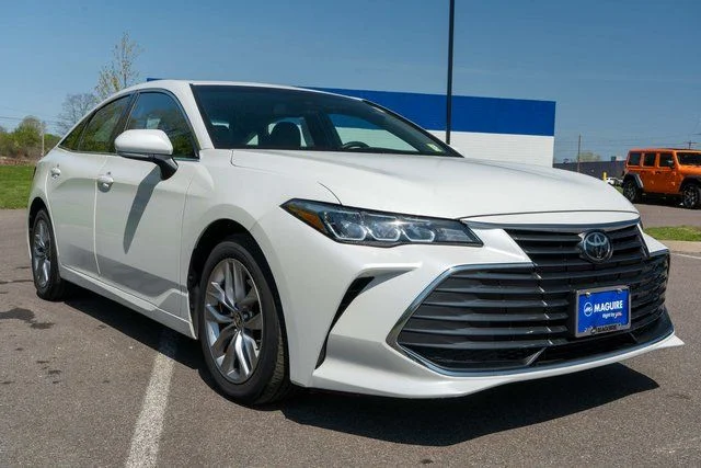 Used 2022 Beige Toyota XLE image 4