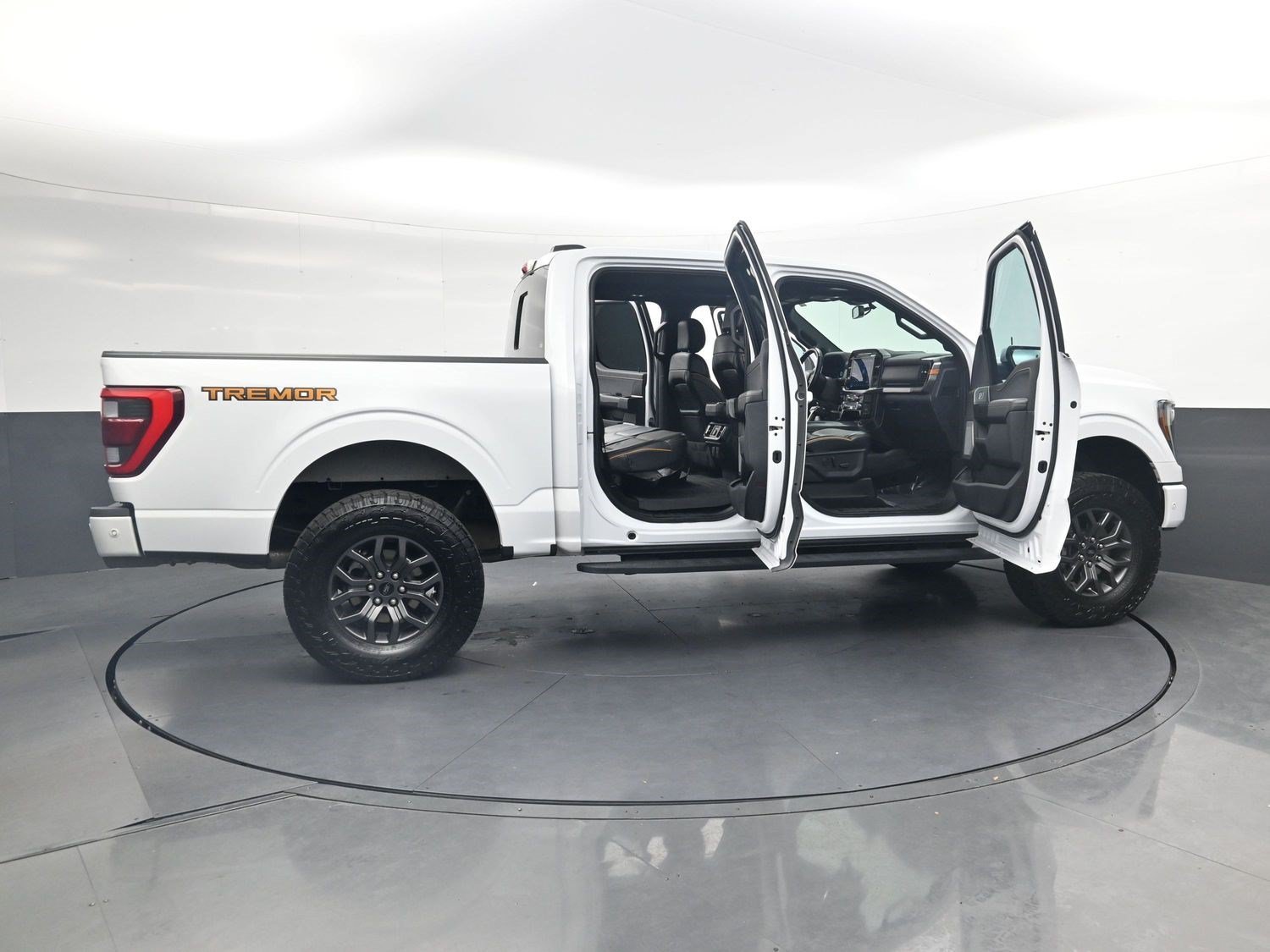 Used 2022 Oxford White Ford Tremor image 39