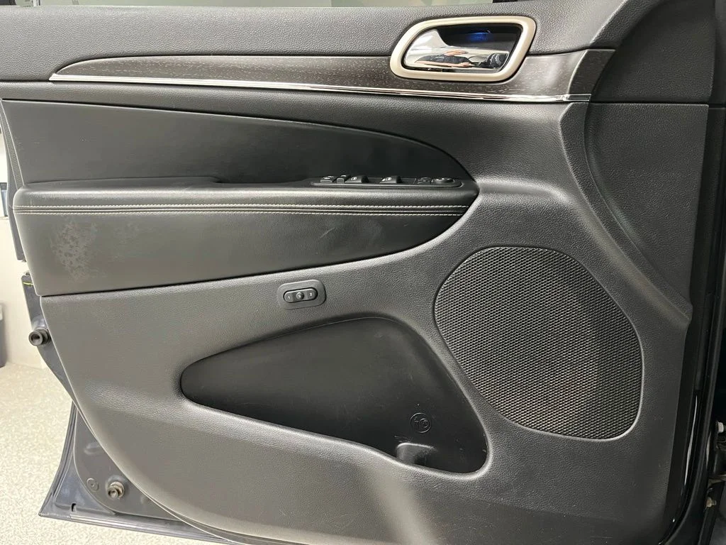 Used 2016 Gray Jeep Limited image 23