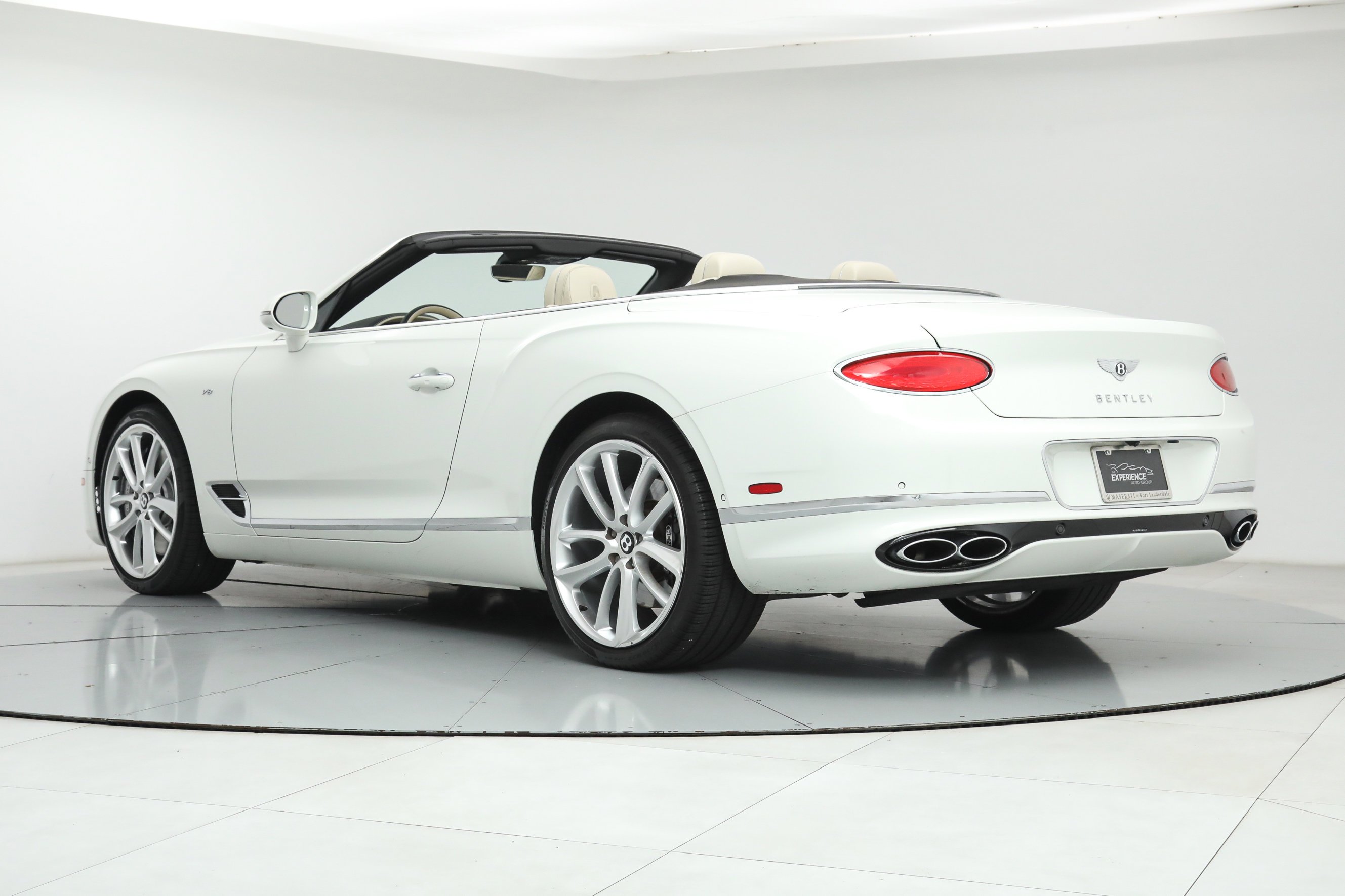 Used 2022 White Bentley GT V8 Convertible image 4