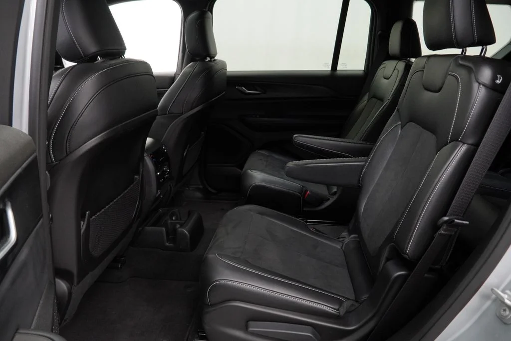 Used 2024 Silver Jeep Altitude X image 19