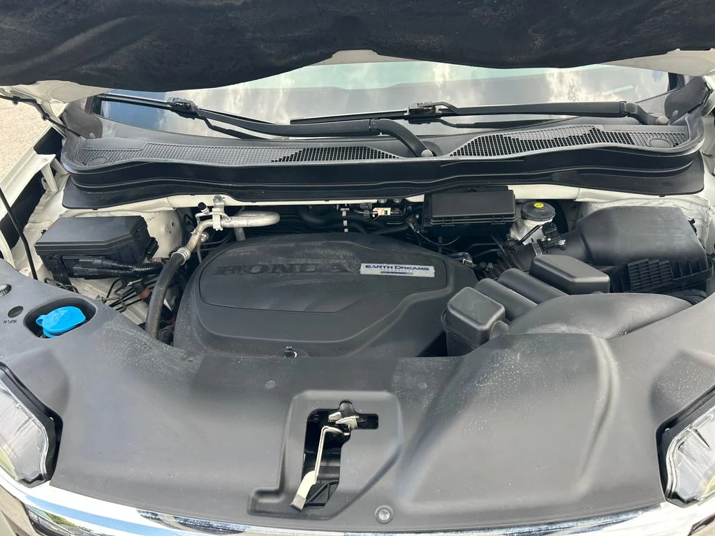Used 2017  Honda Touring image 17