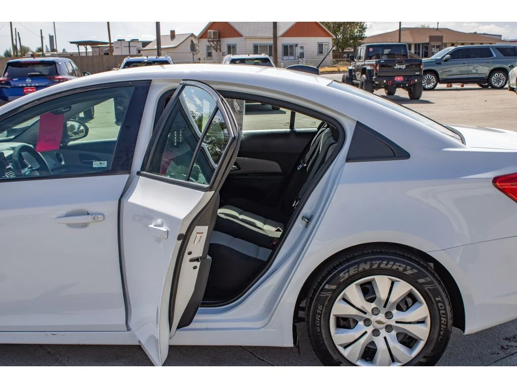 Used 2015 Summit White Chevrolet LS image 15