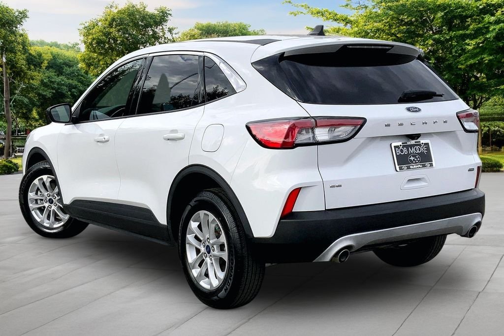 Used 2022 White Ford SE image 4