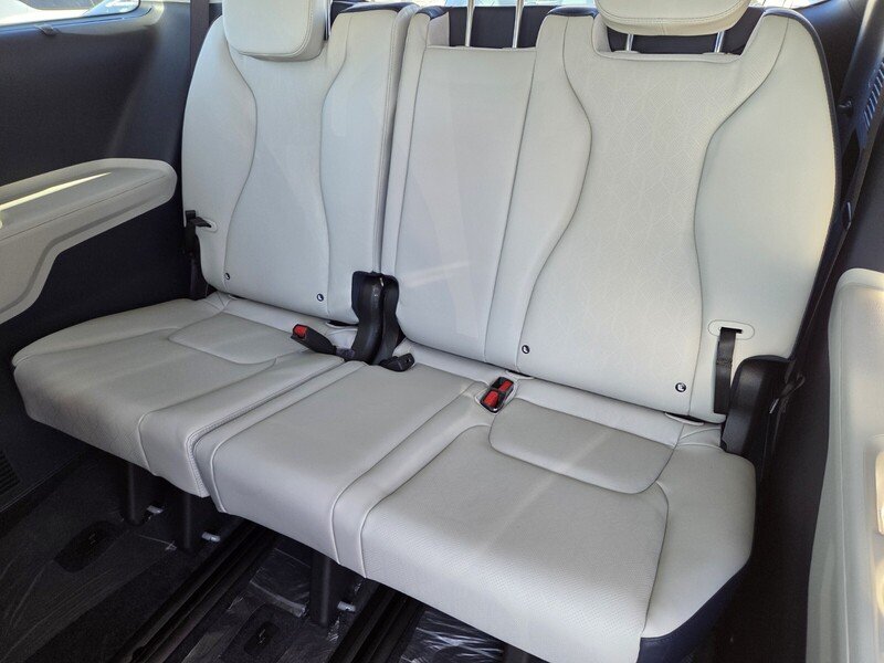 New 2026 Ceramic Silver Kia SX image 10