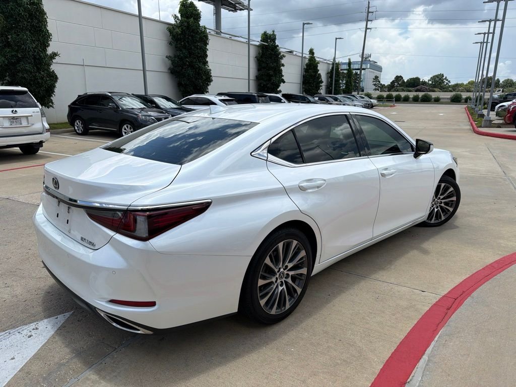 Used 2019 White Pearl Lexus 350 Luxury image 2