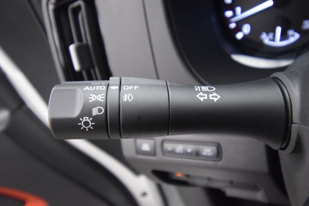 Used 2025 White Nissan PRO-4X image 32