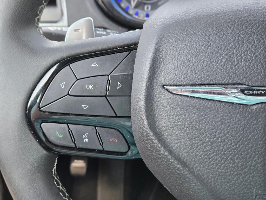 Used 2023 White Chrysler 300S image 22