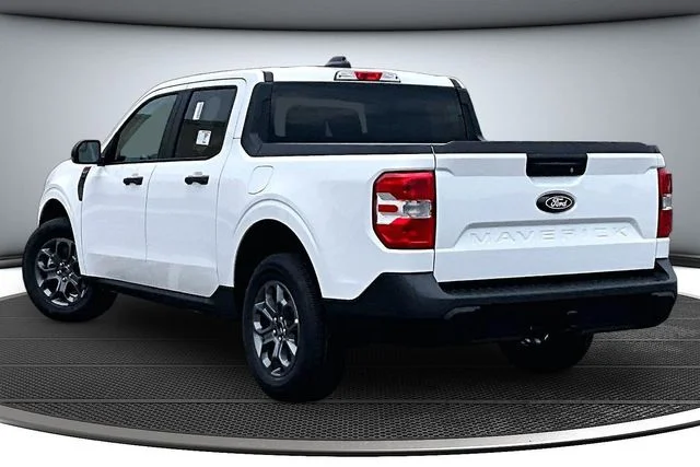 New 2026 Oxford White Ford XLT image 3